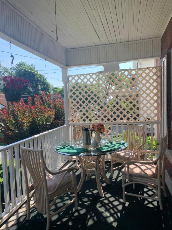 Strathaird Bed And Breakfast Bed & Breakfast Niagara Falls